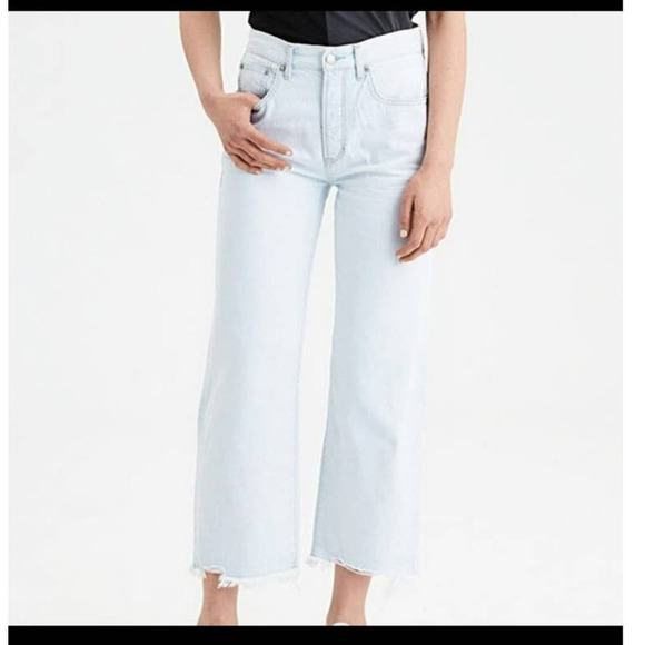 American Eagle Light Was Wide Leg Crop Jeans With Raw Frayed Hemline Size 4 - Picture 1 of 9